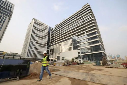 熱搜熱議 全國首個(gè)百米 摩天工廠 來了,汽車 搭電梯 開上17樓